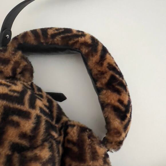 Fendi Shearling Cuty Bear Bag - Picture 7 of 10